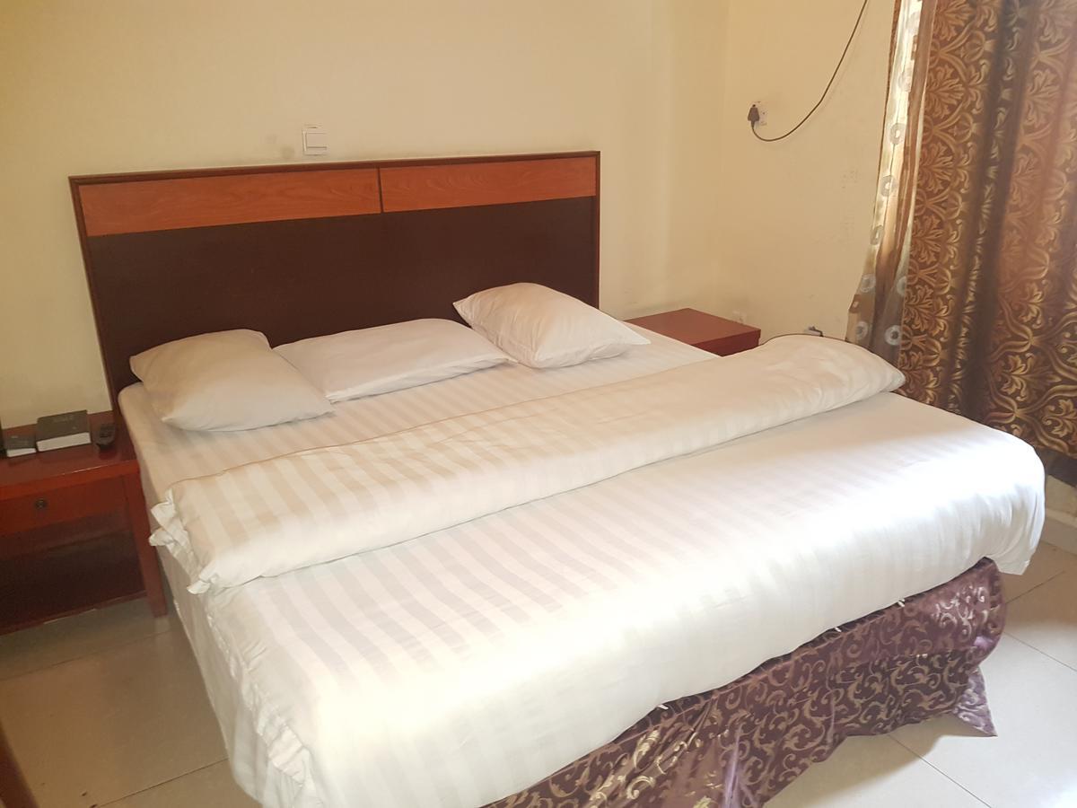 Carlcon Hotels Calabar Kültér fotó